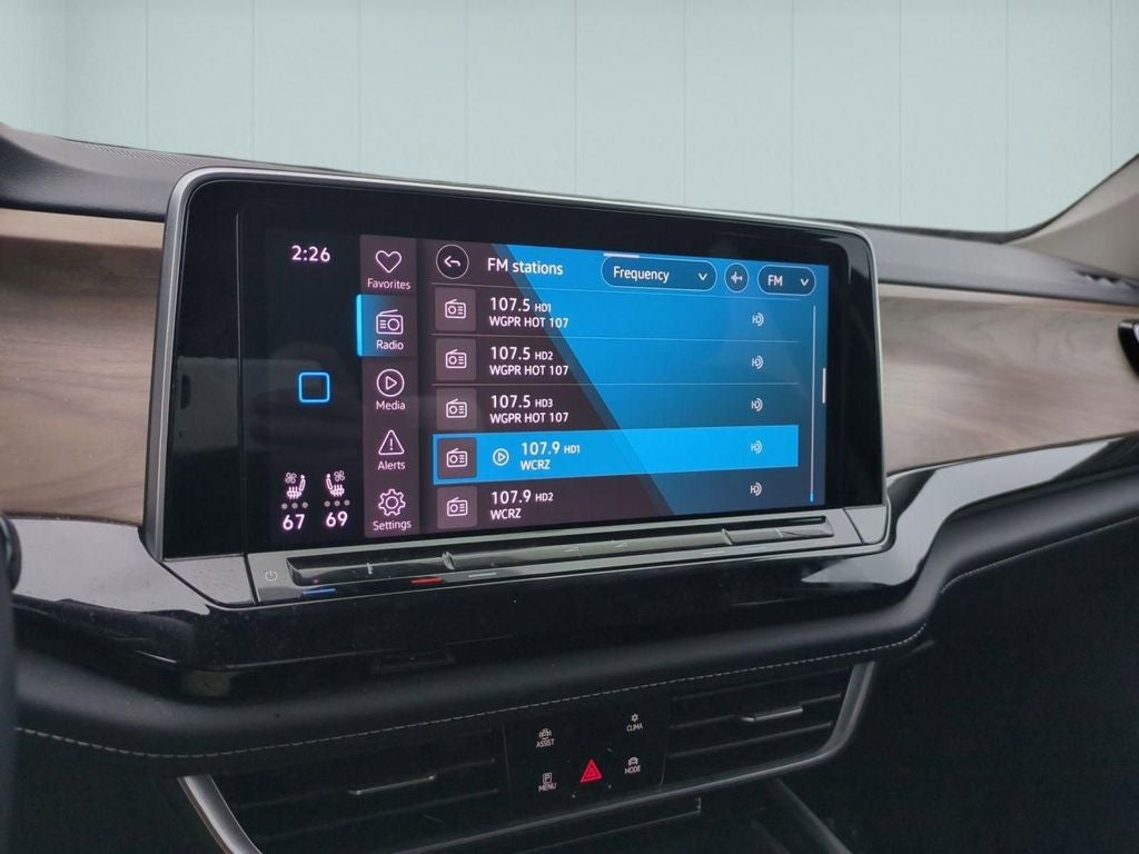 2025 Volkswagen Atlas 2.0T SE w/Technology