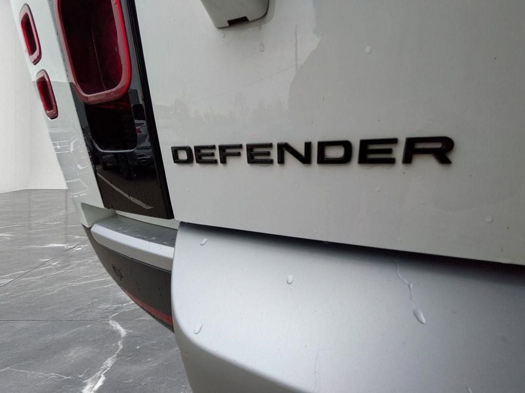 2025 Land Rover Defender 110 S