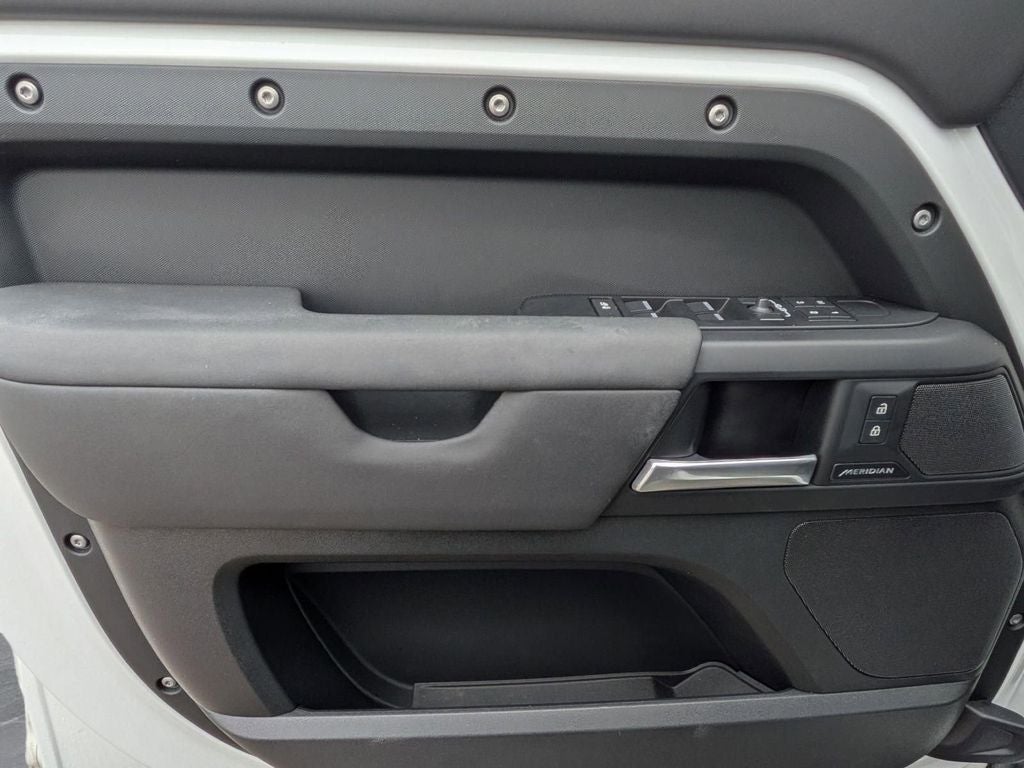 2025 Land Rover Defender 110 S