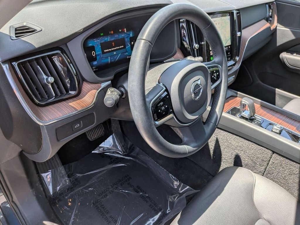2024 Volvo XC60 B5 Plus Dark Theme