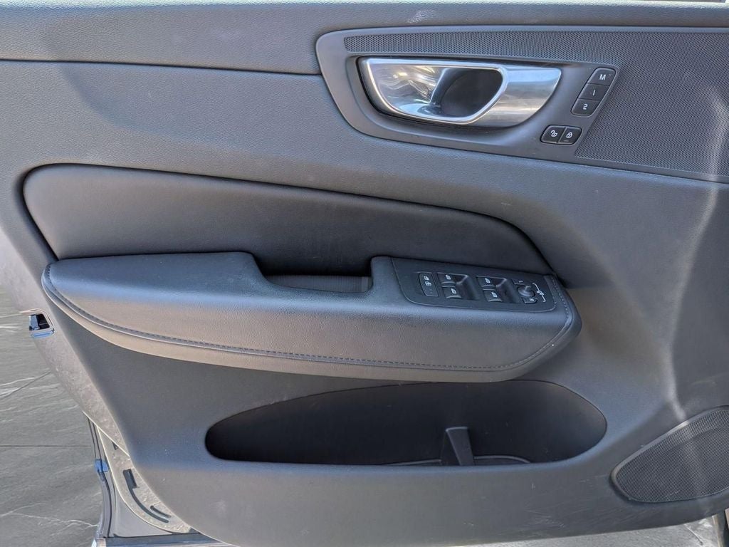 2024 Volvo XC60 B5 Plus Dark Theme